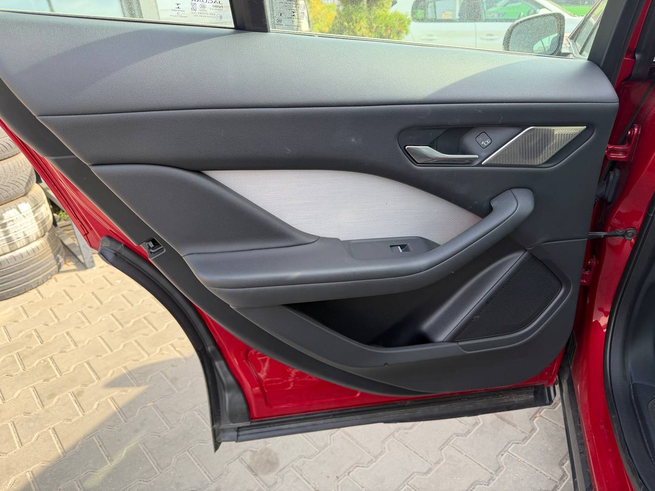 JAGUAR I-PACE