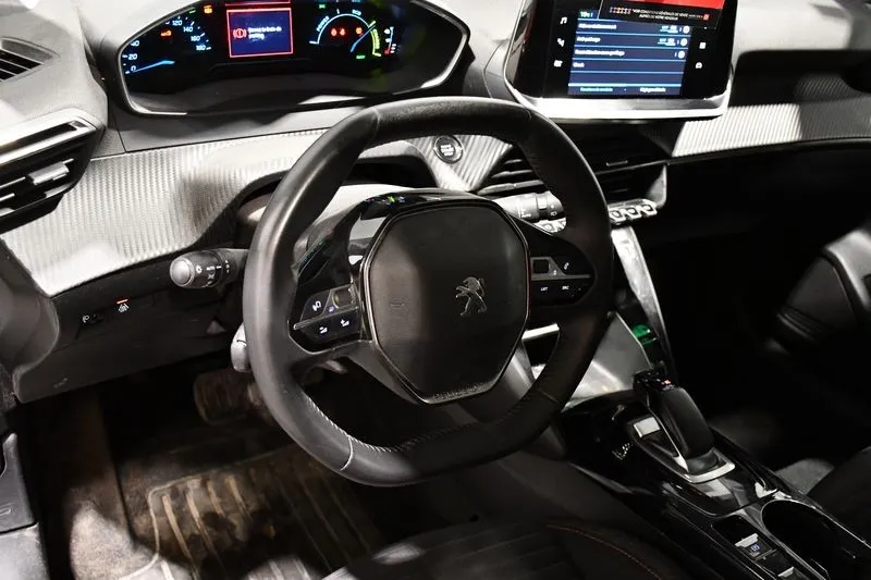 Peugeot E-208