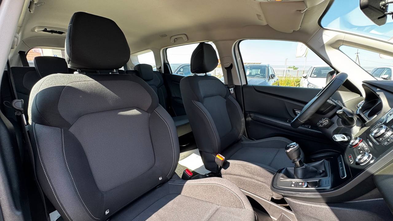 Renault GRAND Scenic Life