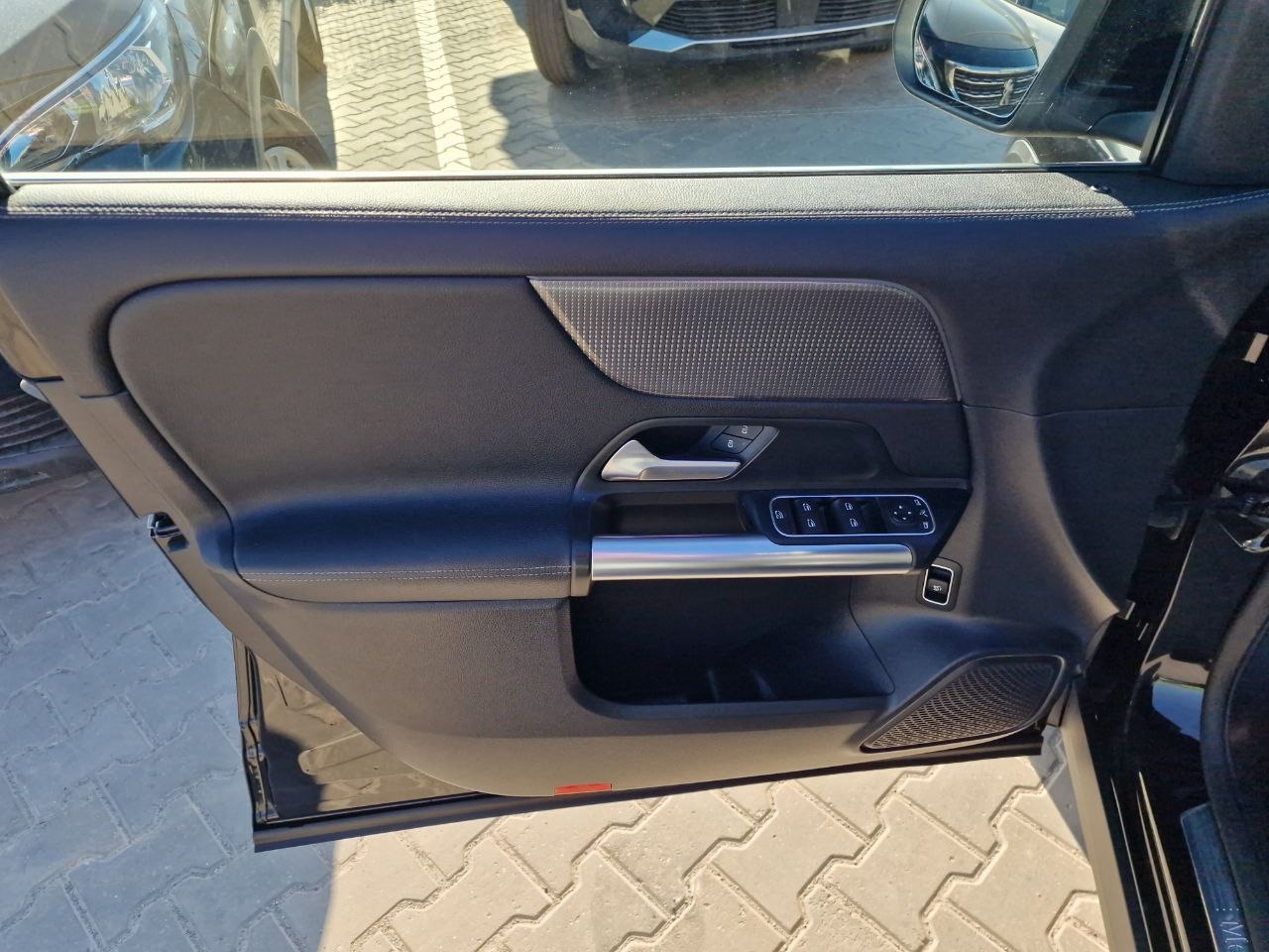 MERCEDES BENZ EQA