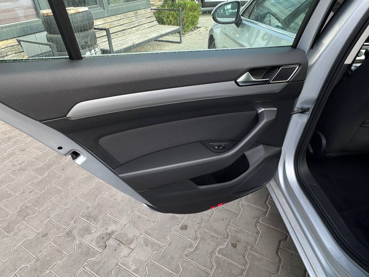 Volkswagen Passat Business+