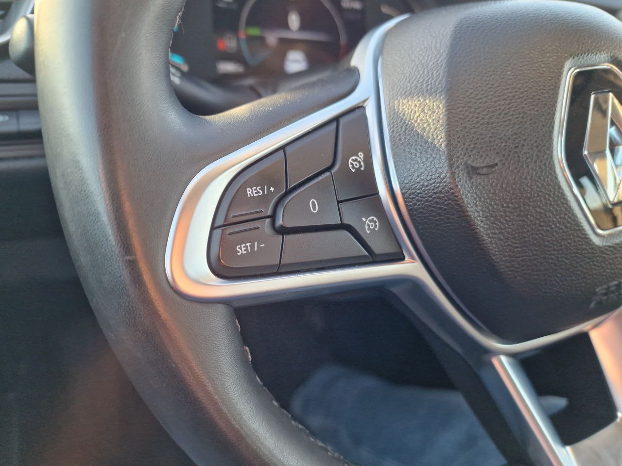 Renault Clio HYBRID Business