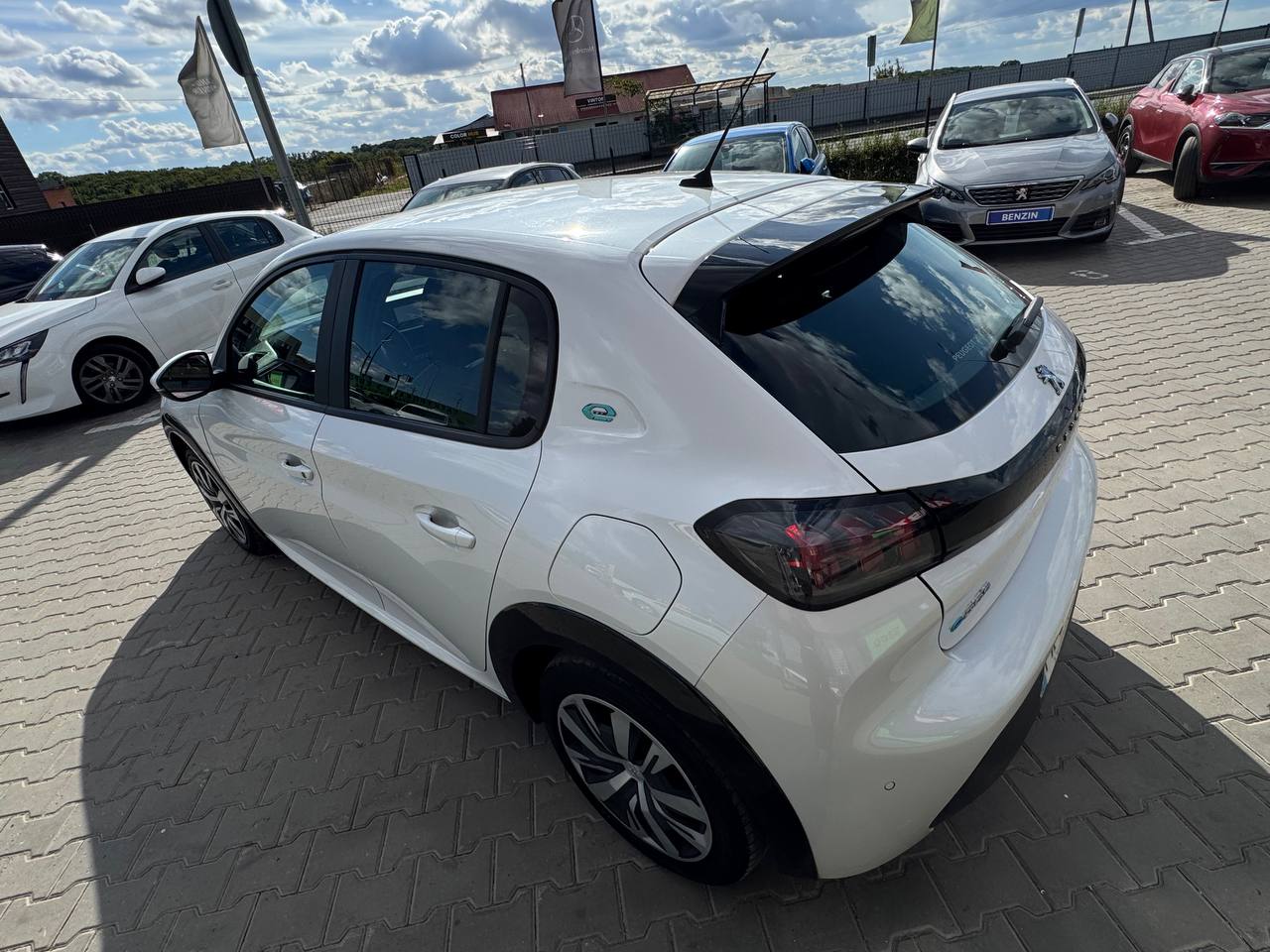 Peugeot E-208 Business