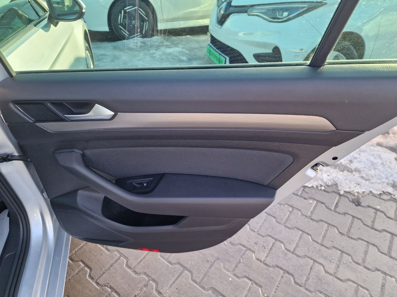 Volkswagen Passat Business+