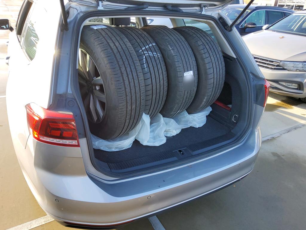 Volkswagen Passat Business+