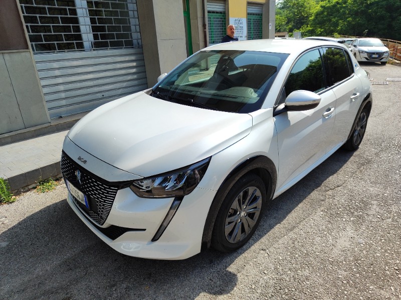 Peugeot E-208