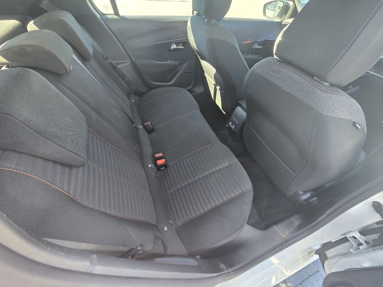 Peugeot E-208 Business