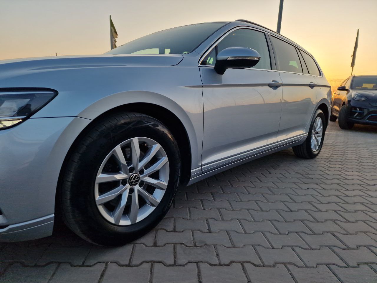Volkswagen Passat Business+