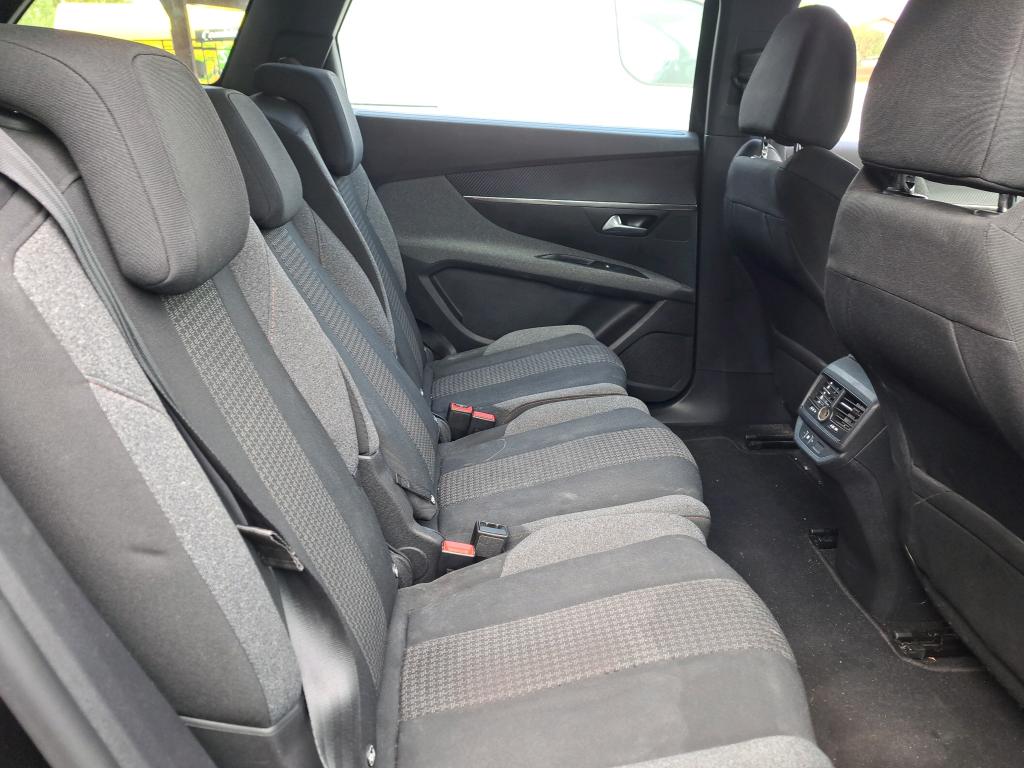 PEUGEOT 5008 Business