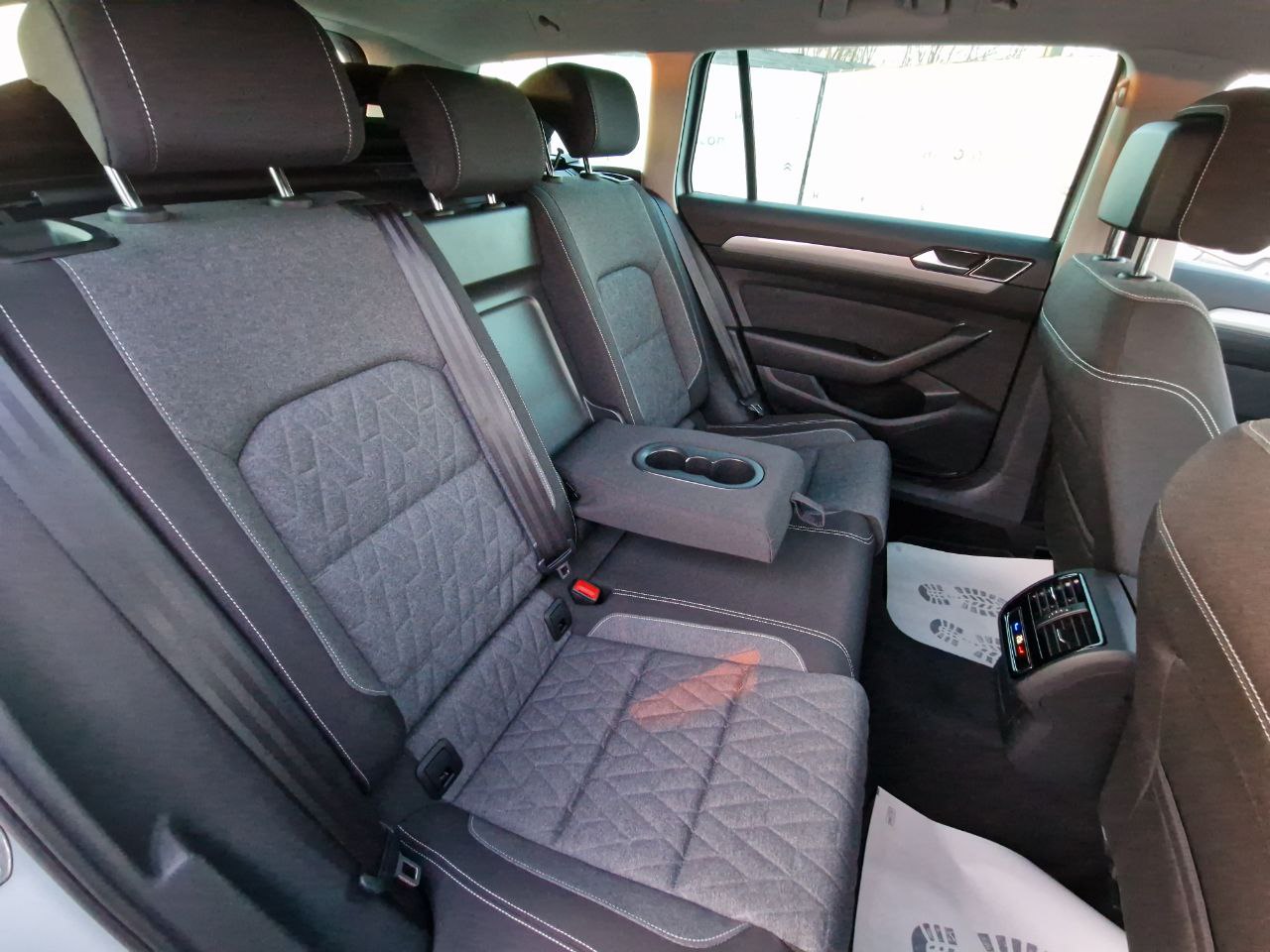 Volkswagen Passat Business+