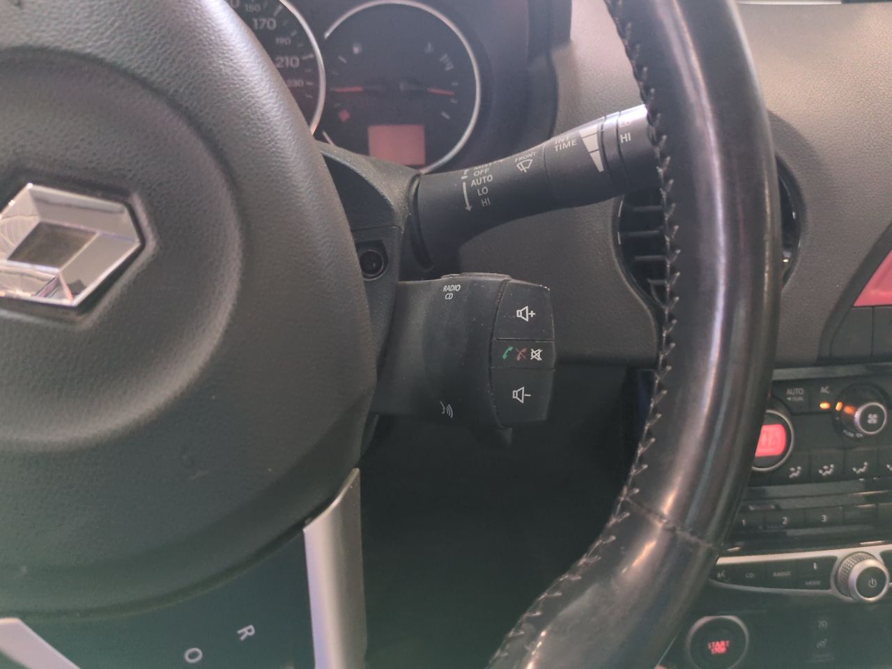 Renault Koleos White Edition