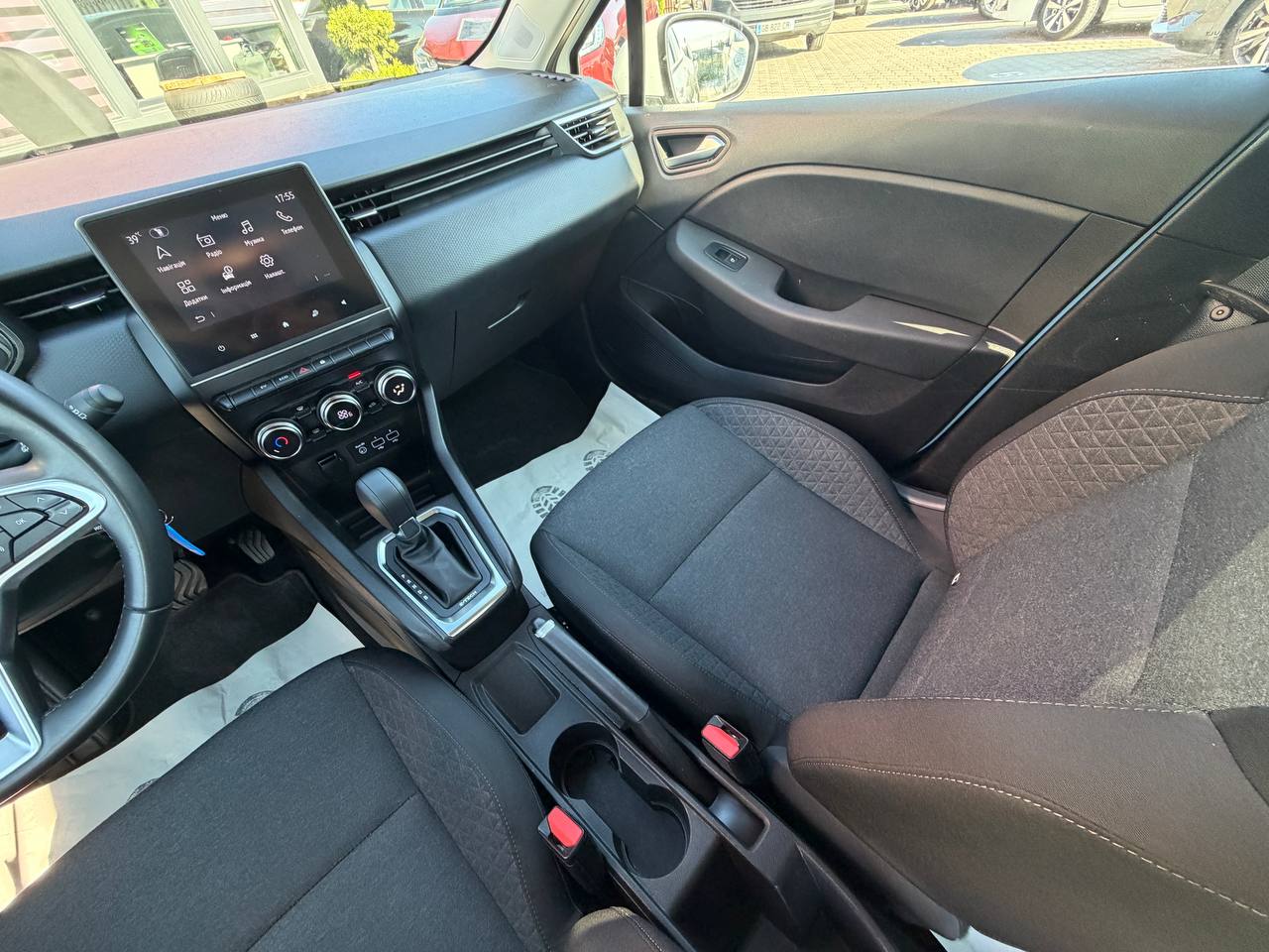 Renault Clio Business Hybrid