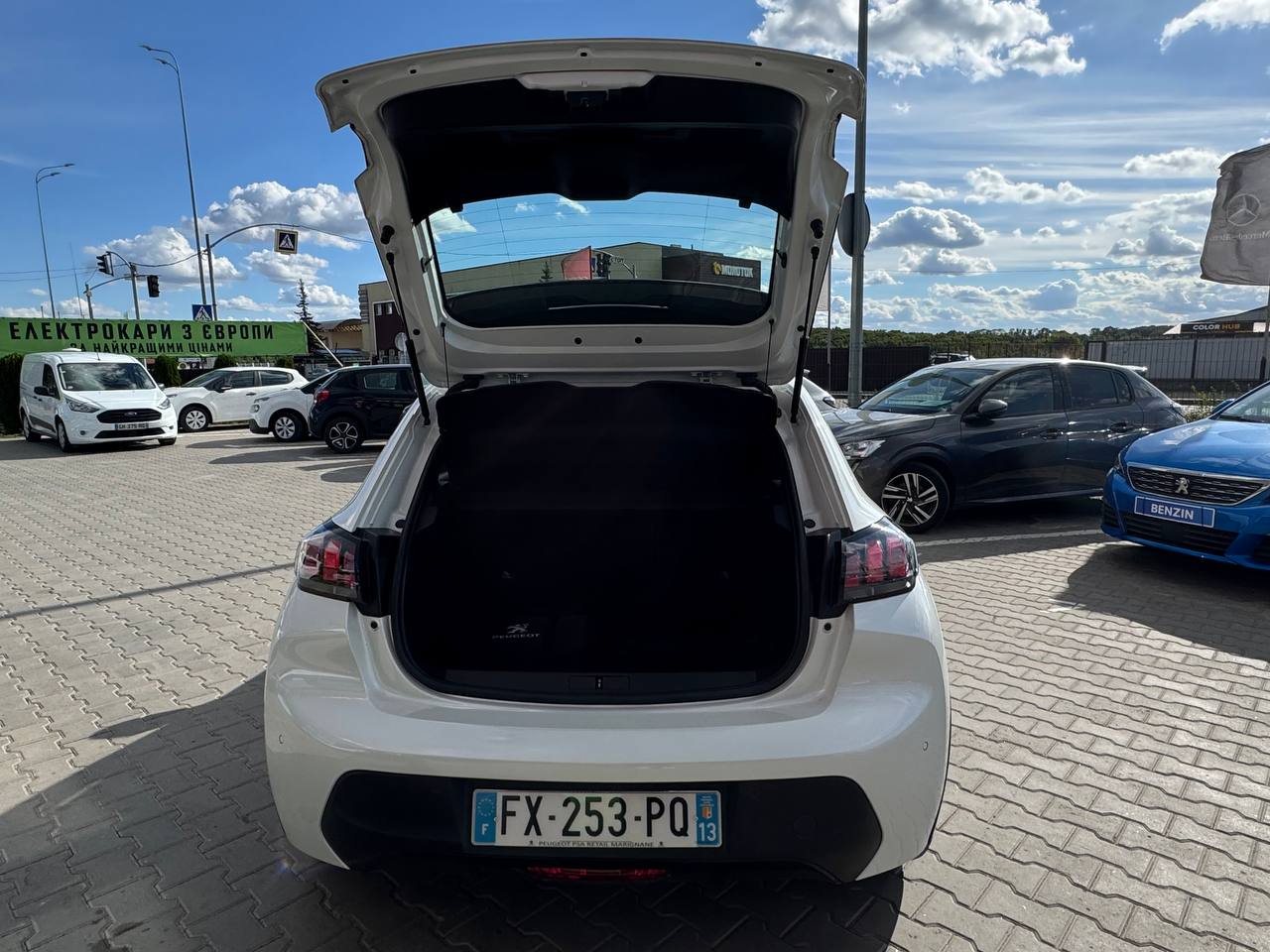 Peugeot E-208 Business