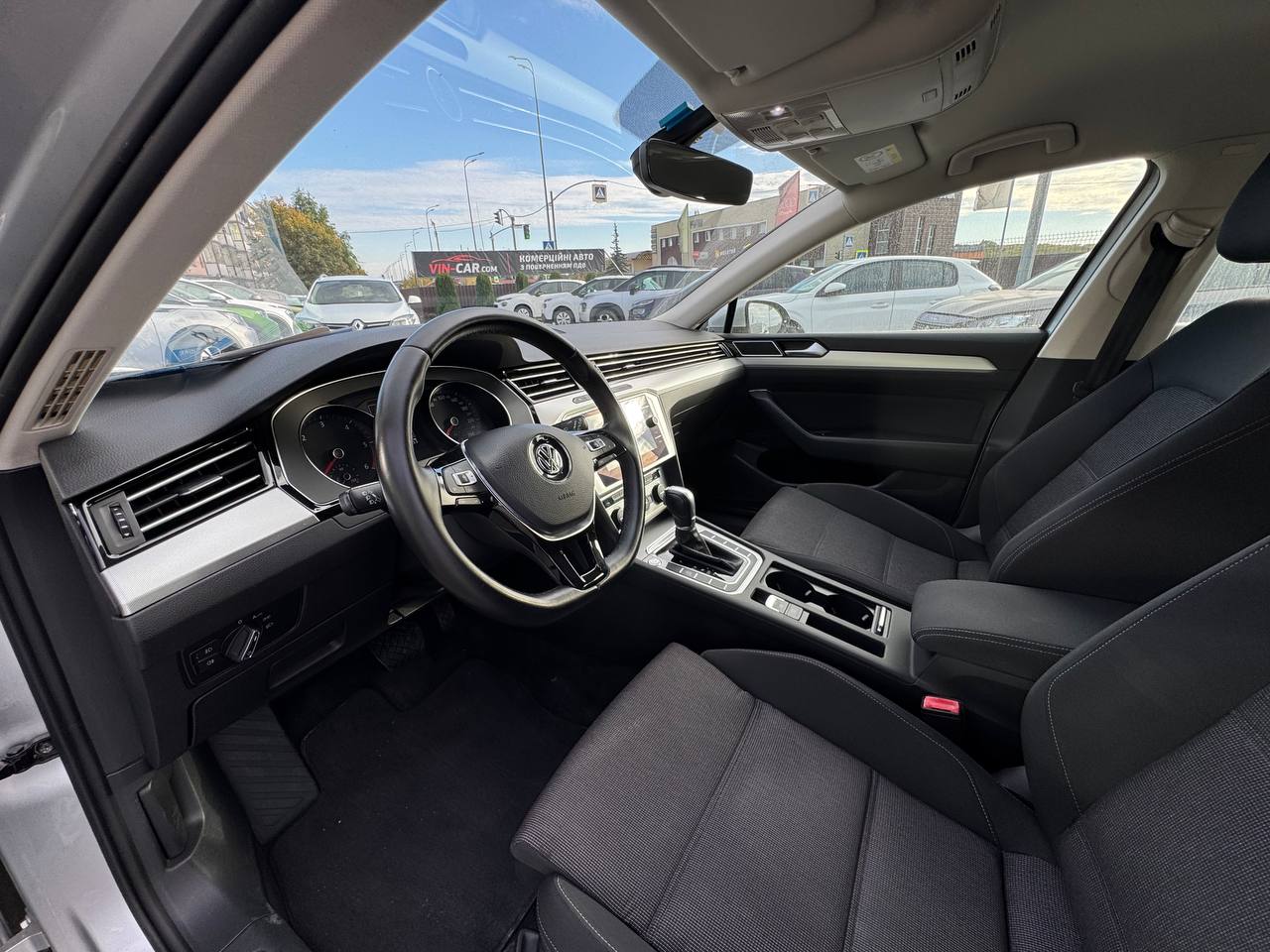 Volkswagen Passat Business+