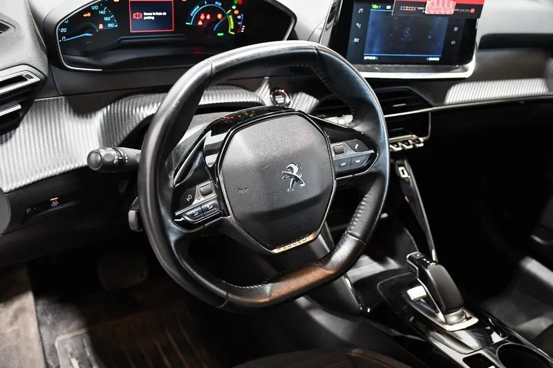 PEUGEOT E-208