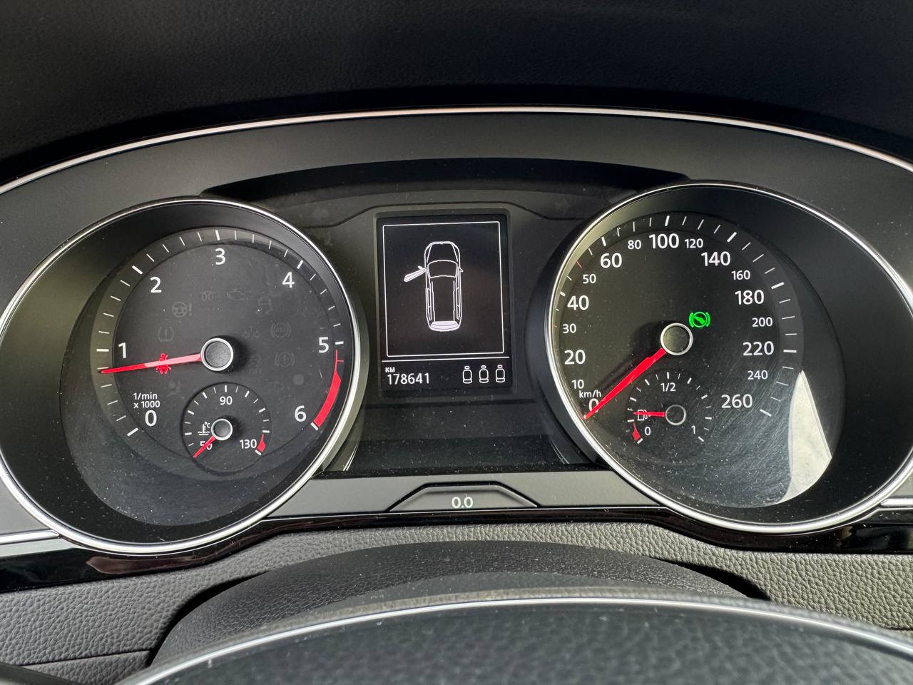 Volkswagen Passat Business+