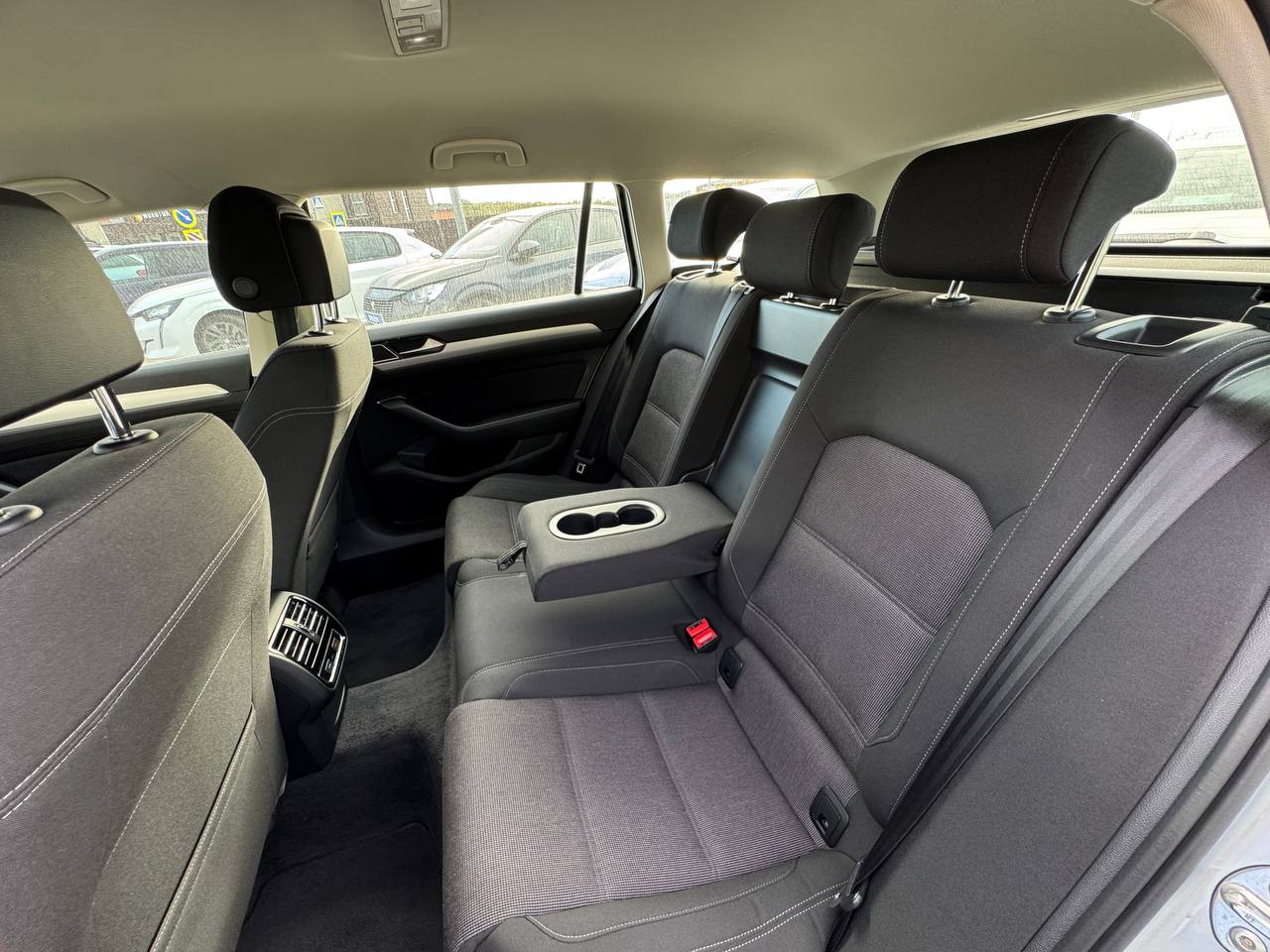 Volkswagen Passat Business+