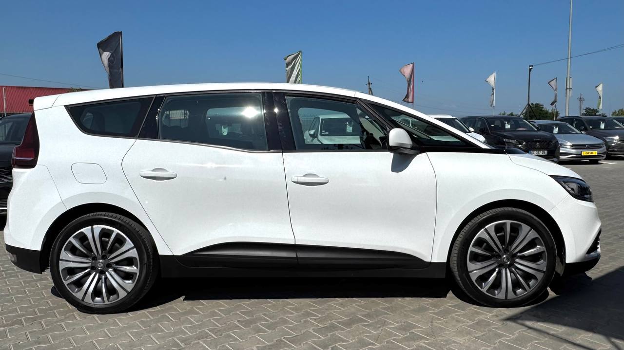 Renault GRAND Scenic Life