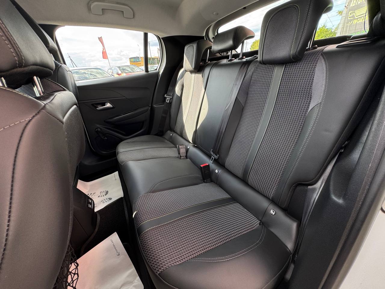 Peugeot E-208 Business