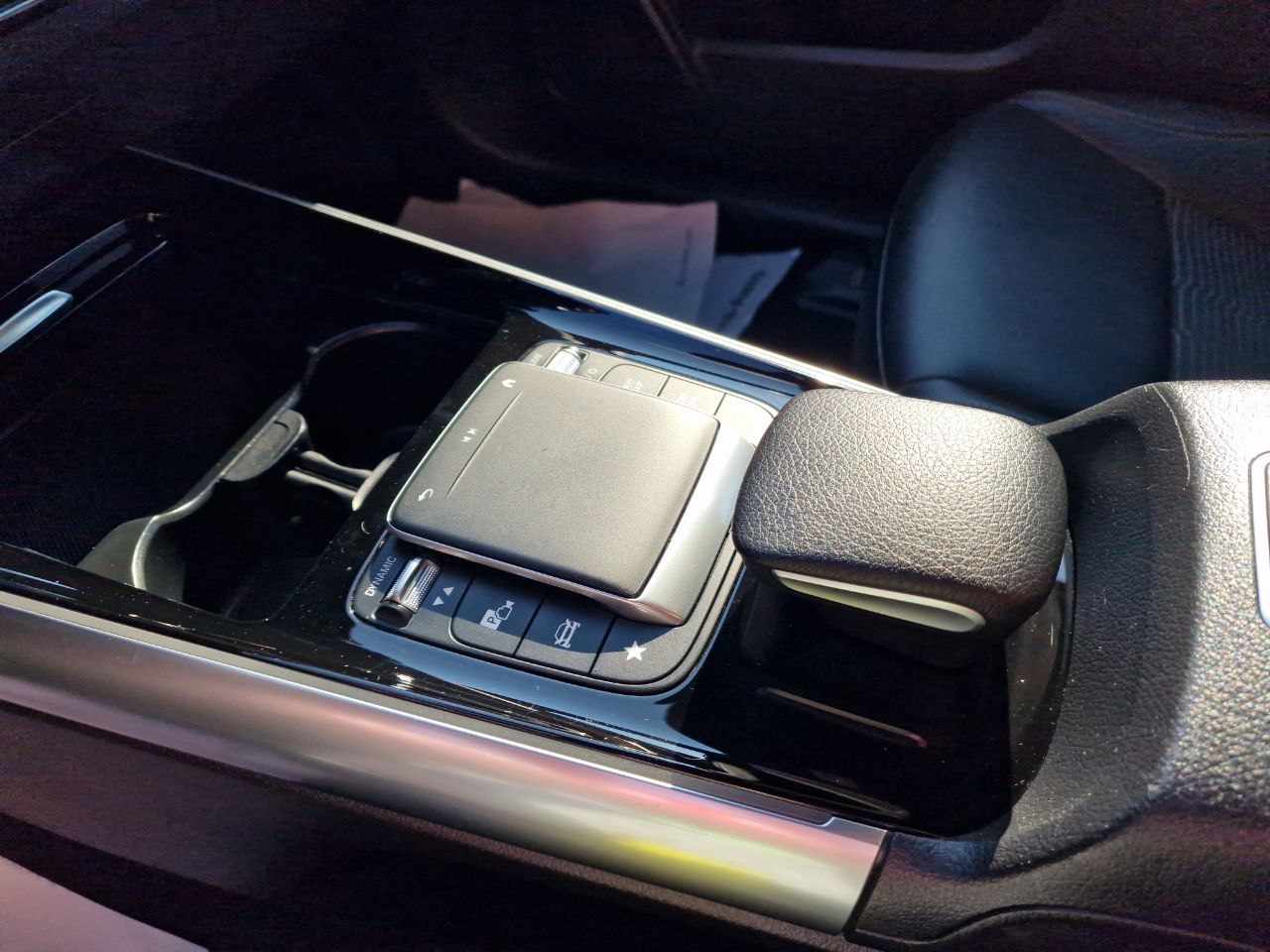 MERCEDES BENZ EQA