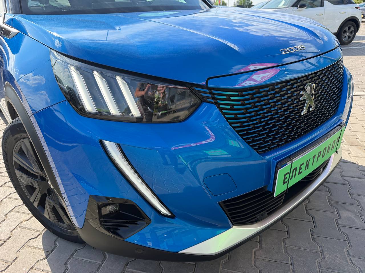 Peugeot E-2008 GT
