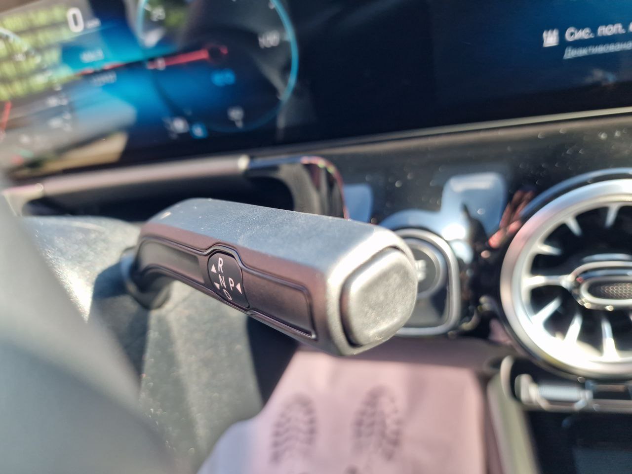 MERCEDES BENZ EQA