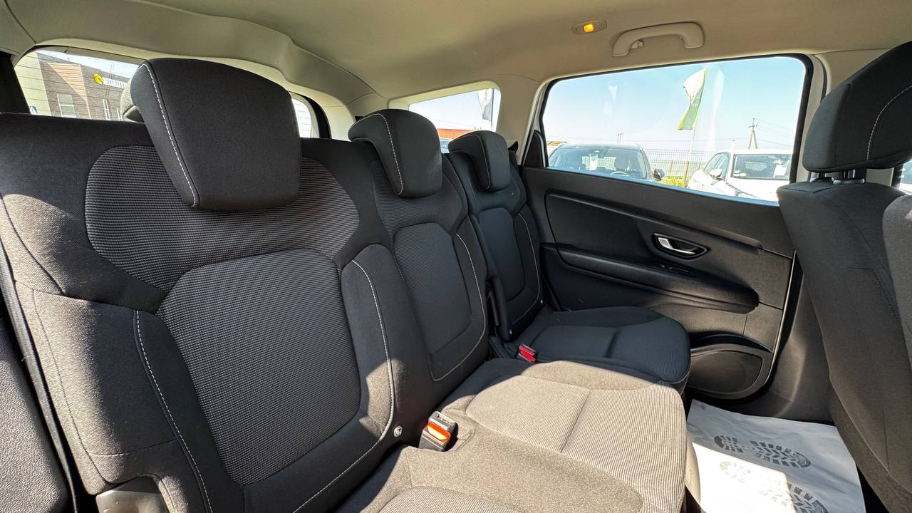 Renault GRAND Scenic Life