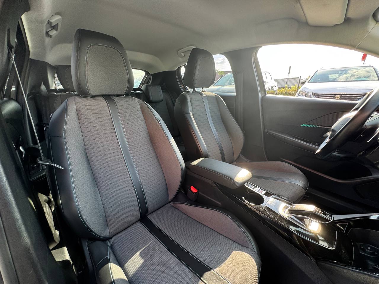 Peugeot 208 ALLURE