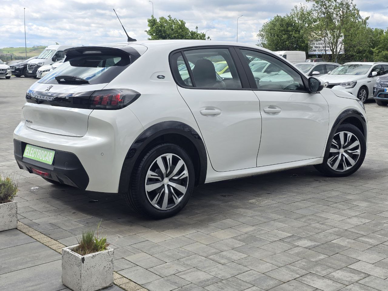 Peugeot E-208 Business