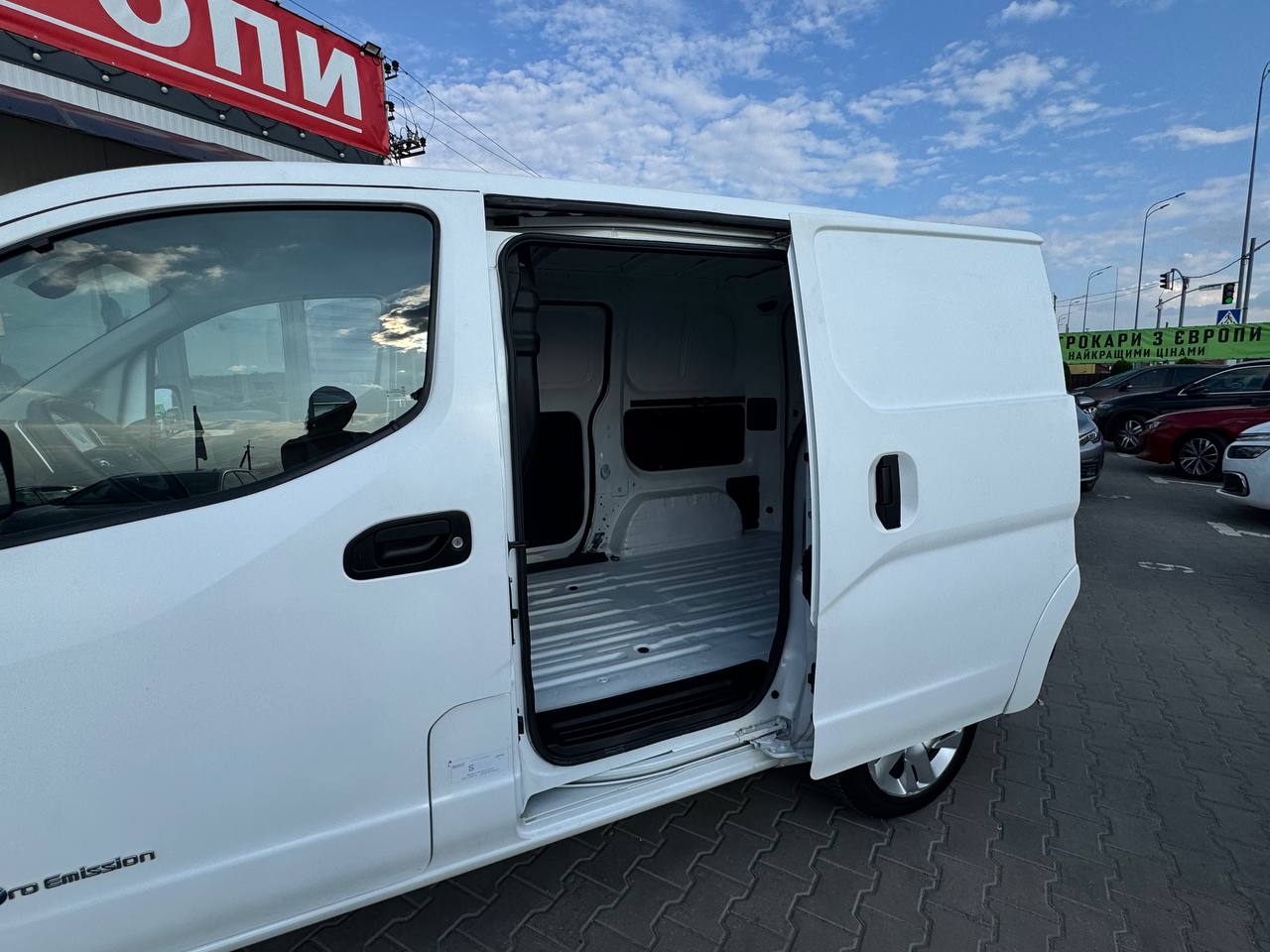 Nissan E-NV200