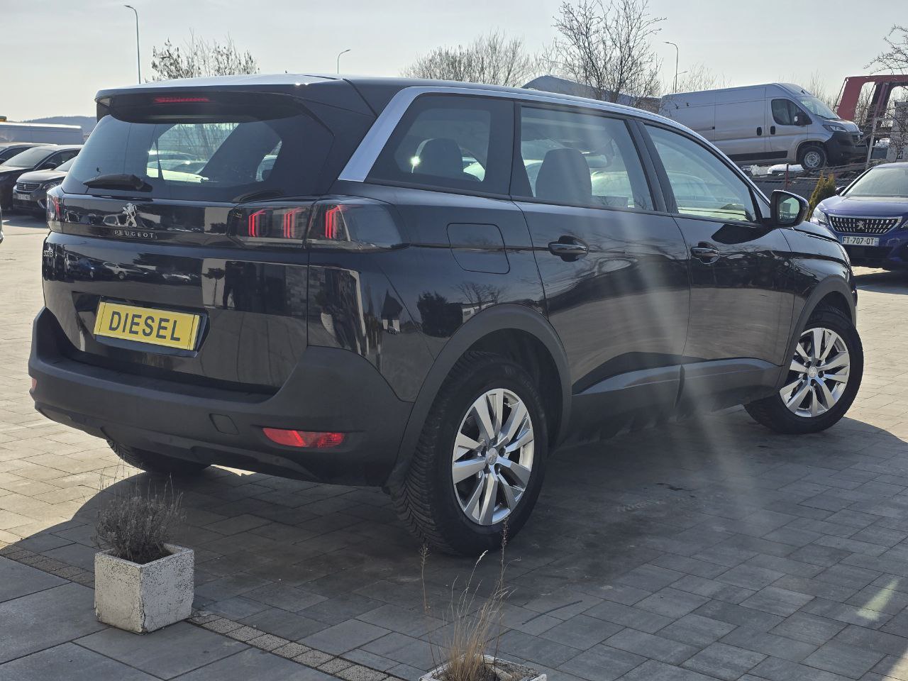 PEUGEOT 5008 Business