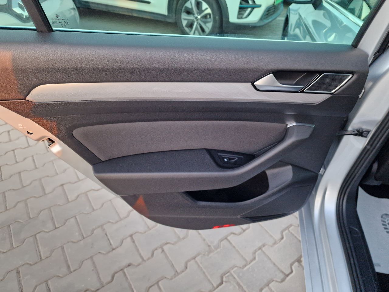 Volkswagen Passat Business+