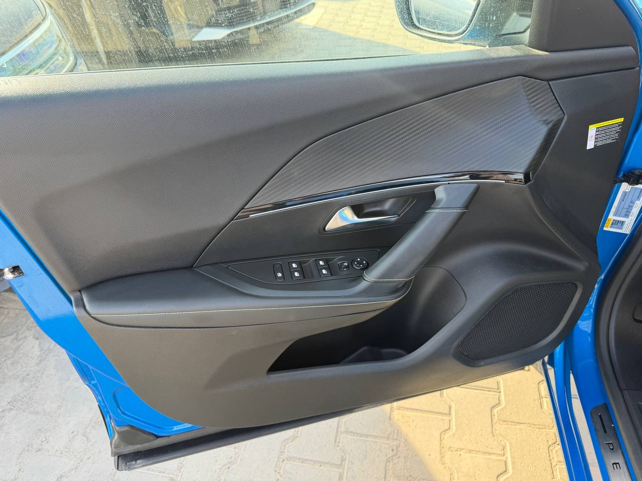 Peugeot E-2008 GT