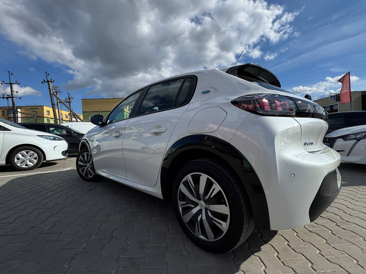Peugeot E-208 Business