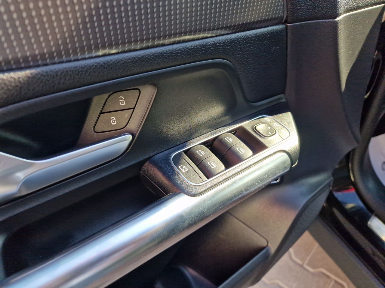 MERCEDES BENZ EQA