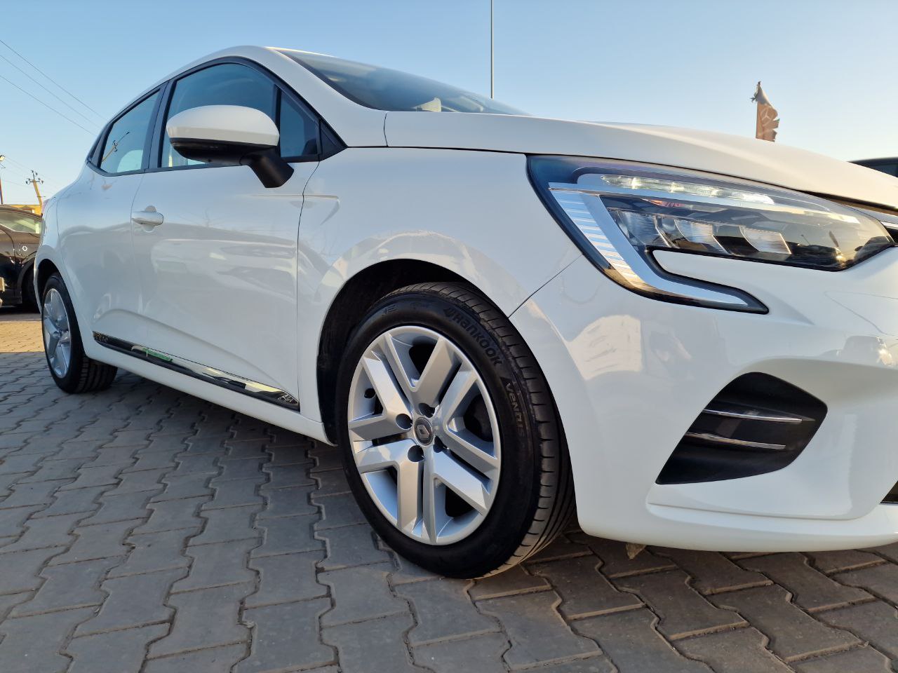 Renault Clio HYBRID Business