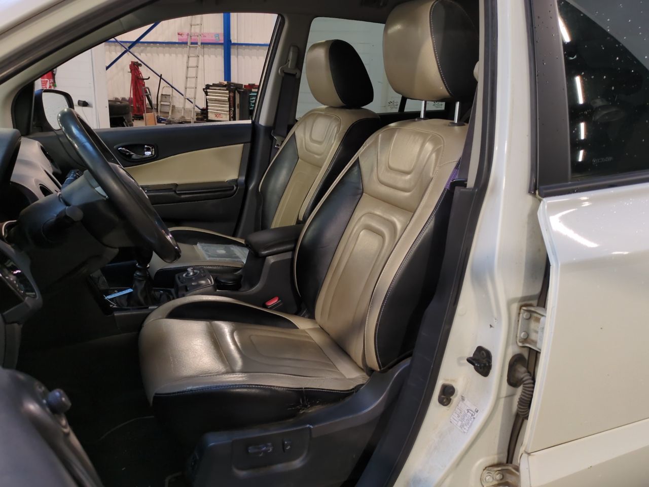 Renault Koleos White Edition