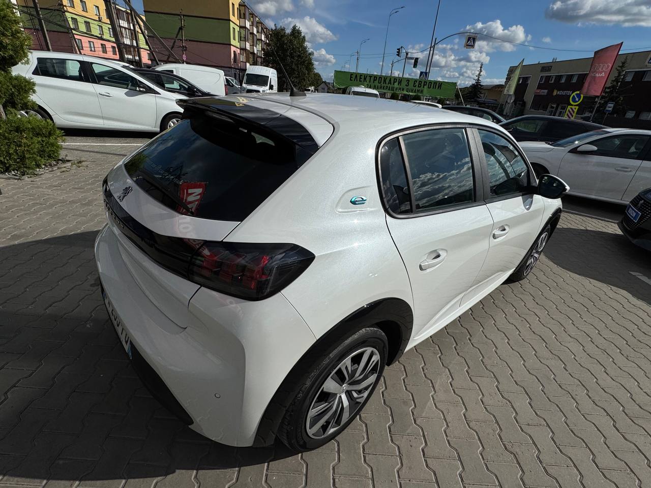 Peugeot E-208 Business