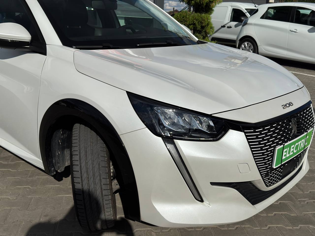 Peugeot E-208 Business