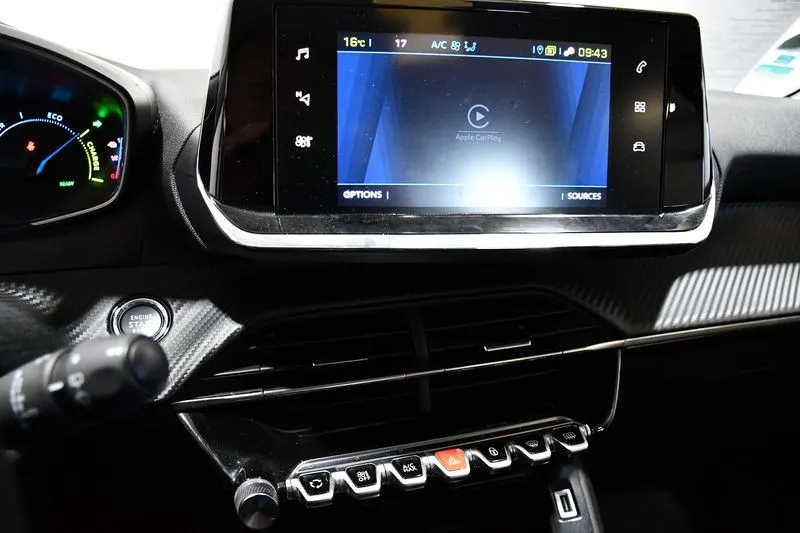 PEUGEOT E-208