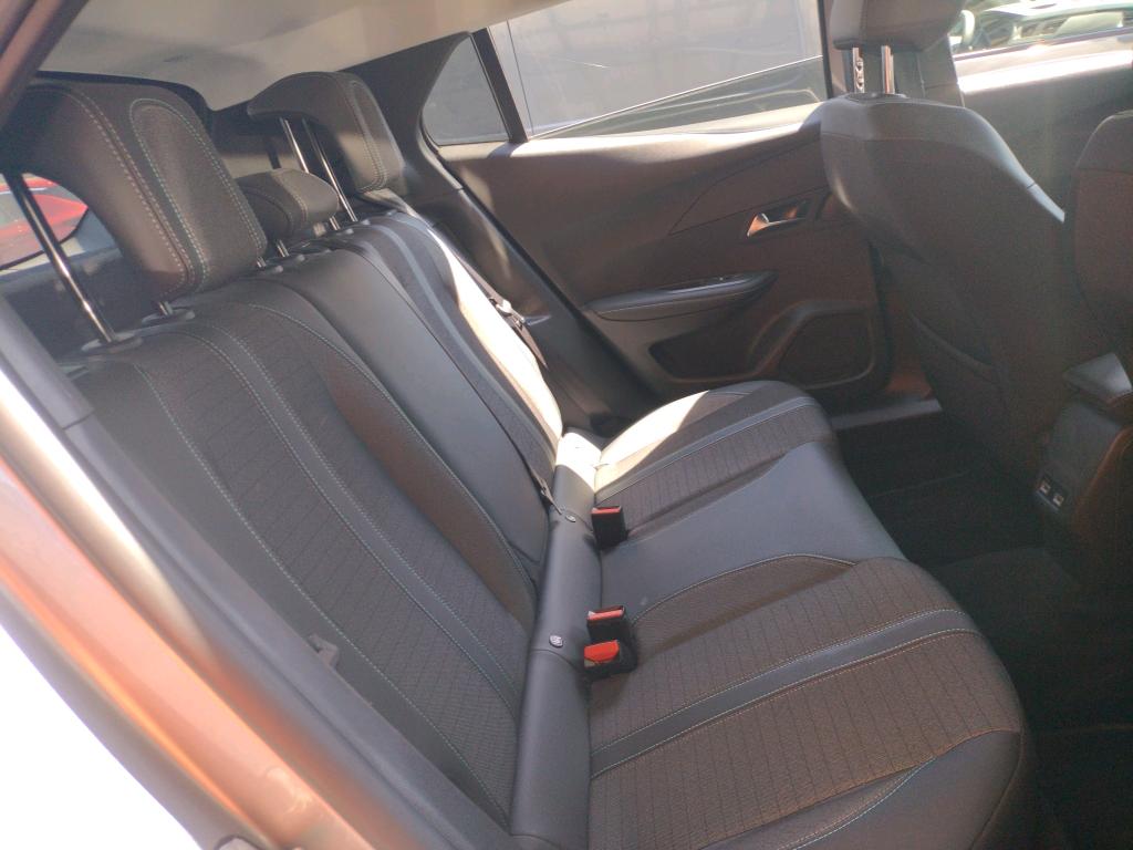Peugeot E-2008