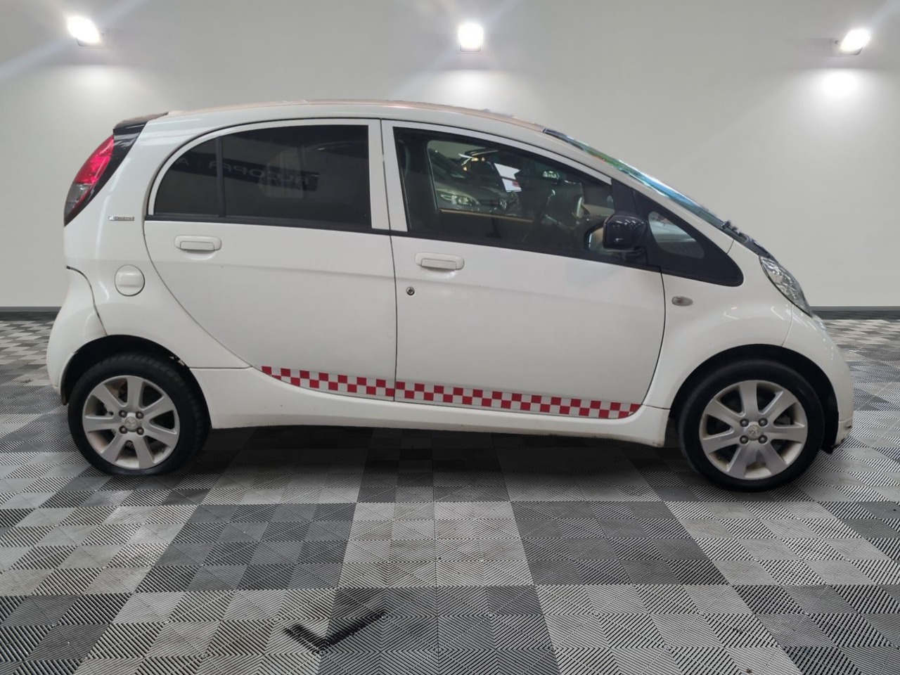 Peugeot iOn Electrique Active