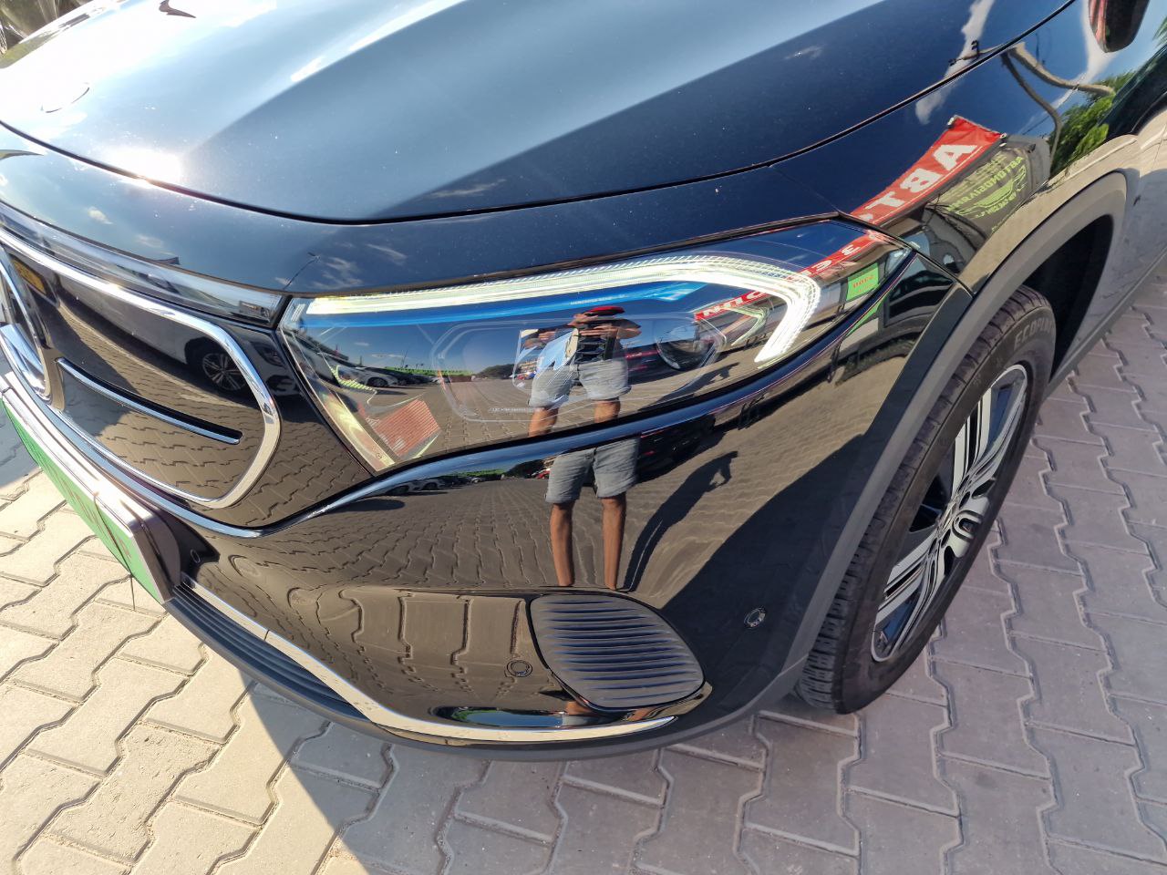 MERCEDES BENZ EQA
