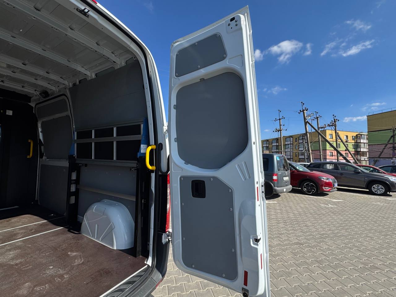 Mercedes-Benz E-Sprinter FWD
