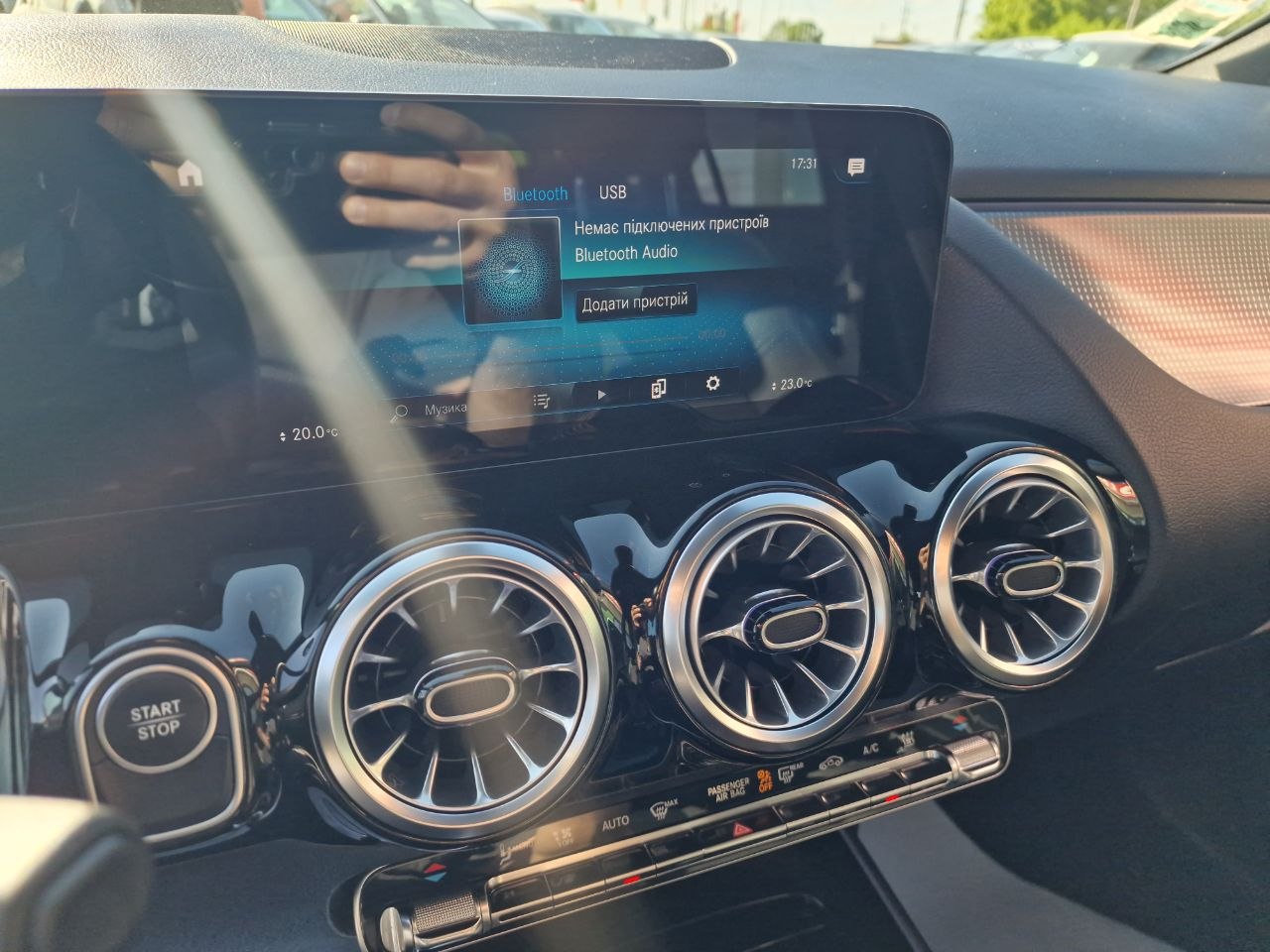 MERCEDES BENZ EQA