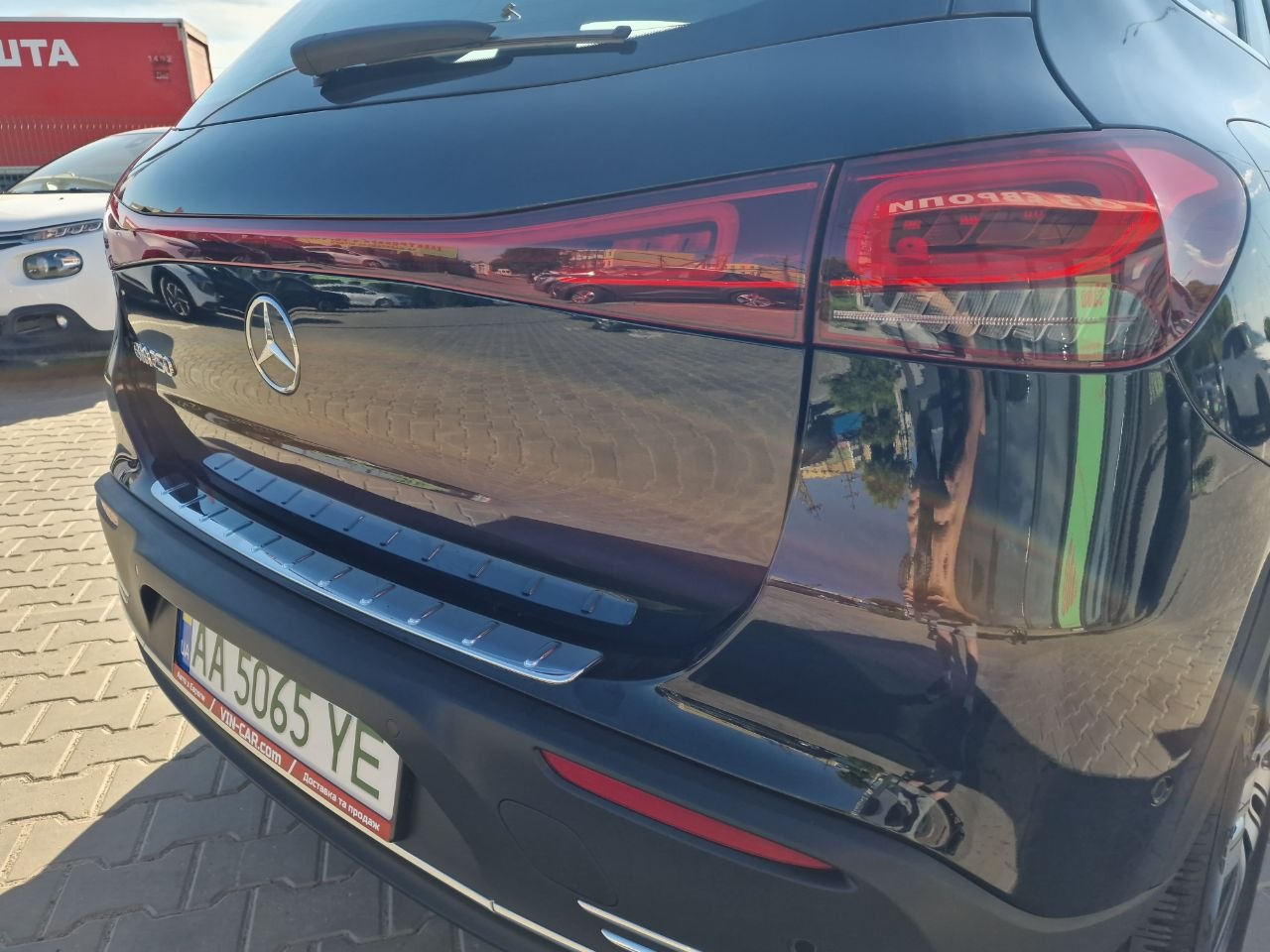 MERCEDES BENZ EQA