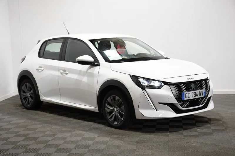 PEUGEOT E-208