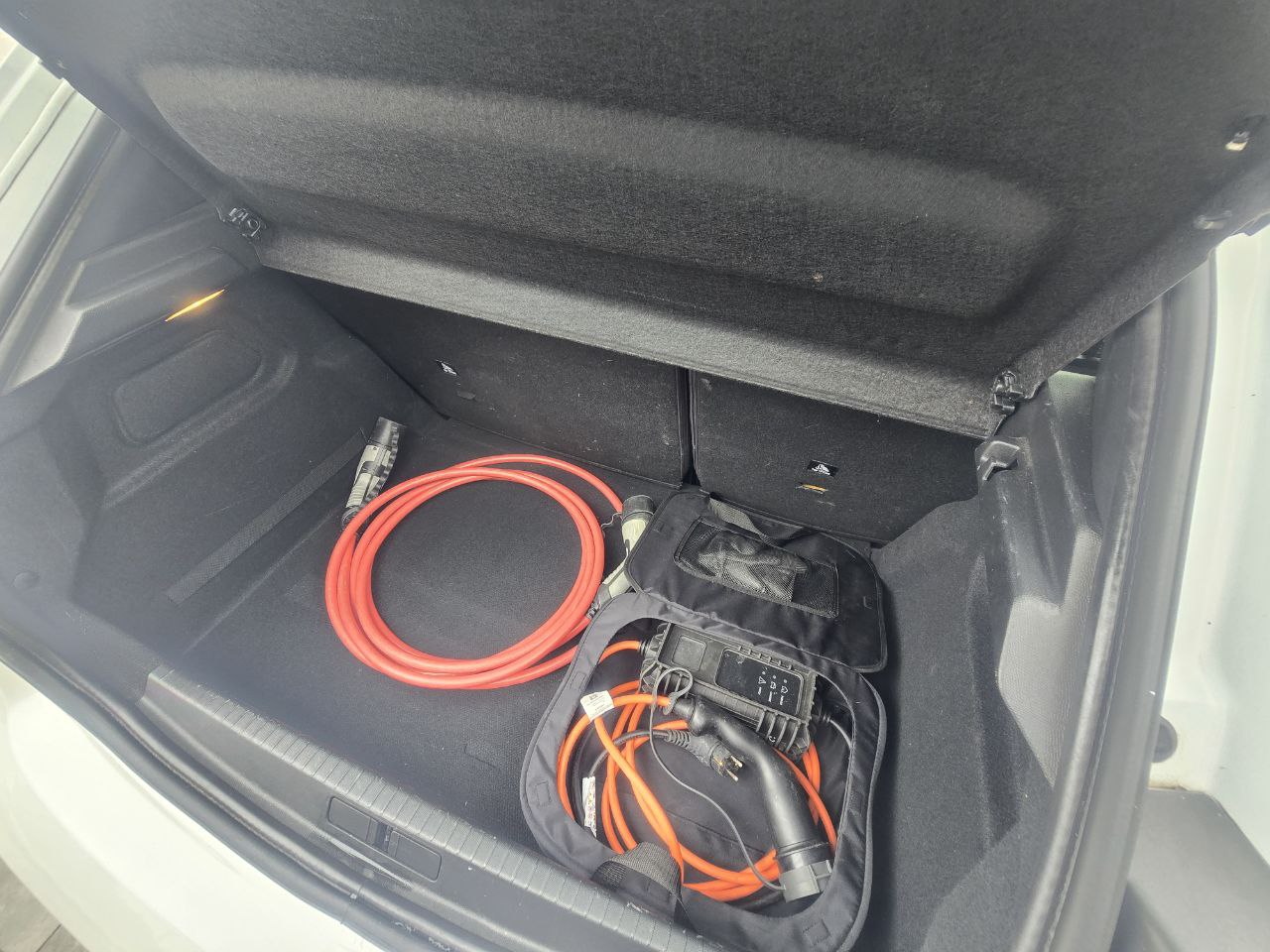 Peugeot E-208 Business