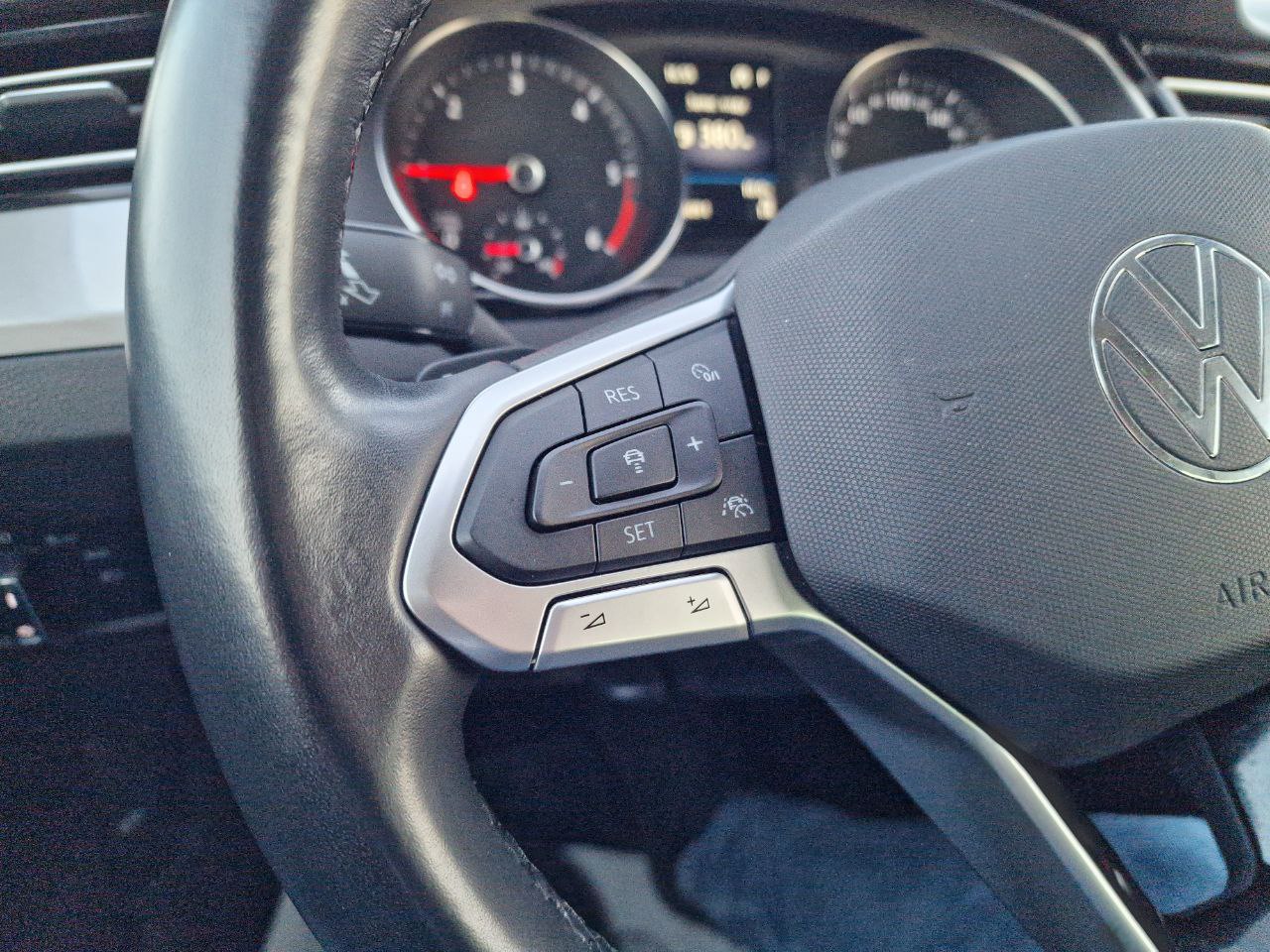 Volkswagen Passat Business+