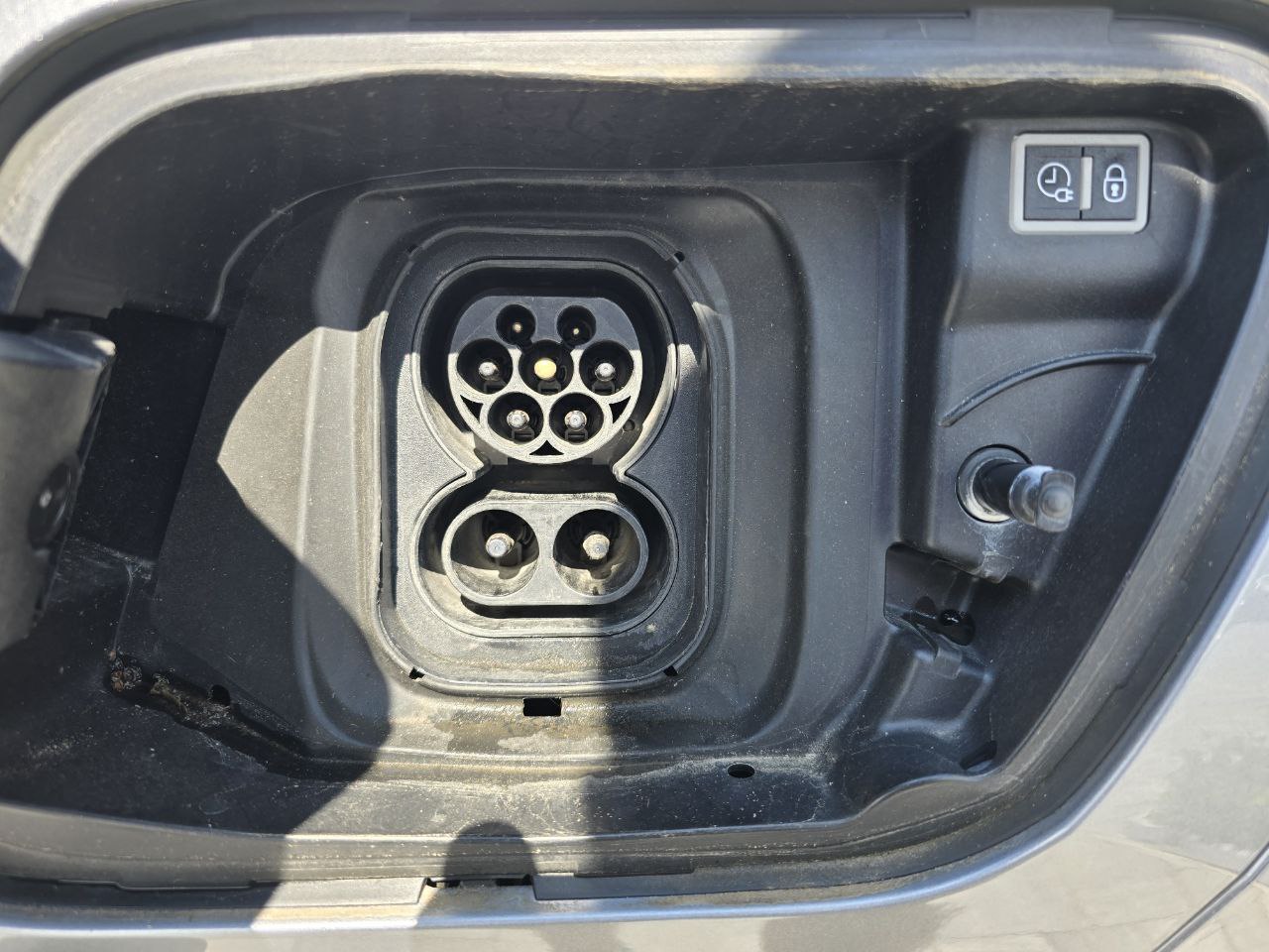 Peugeot E-2008